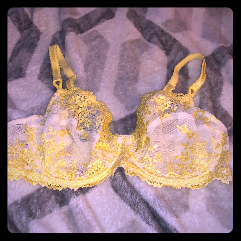 Wacoal Yellow & White Bra